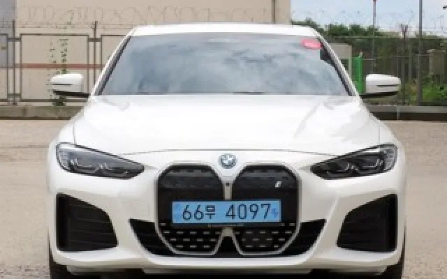 인천저신용중고차구매 i4 eDrive 40 매물 사진 16 - 2022/05 127,934km